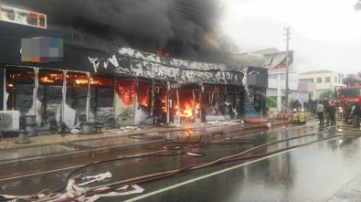 Alaçatı'da Çıkan Yangın Güçlükle Kontrol Altına Alındı