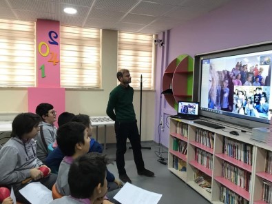 Çavdarhisar'lı Öğrencilerden Dünyaya Gönül Köprüsü