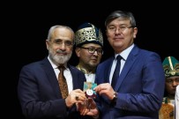 NURSULTAN NAZARBAYEV - Cumhurbaşkanı Başdanışmanı Topçu'ya 'Gökbörü' Hediye Edildi