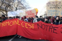 DUYGU SÖMÜRÜSÜ - Fransa'da Sarı Yelekliler, Yarın Eylem İçin 5'Nci Kez Sokakta Olacak