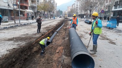 İzmir Caddesi'ne Yağmursuyu Hattı Döşendi