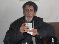 YAŞLILIK MAAŞI - Maaşı Çalınan Hüseyin Dedeyi Sevinçten Ağlatan Yardım