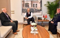 ŞİİR KİTABI - Şehit Aileleri Vali Mahmut Demirtaş'ı Ziyaret Etti