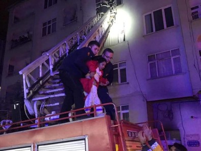 Aksaray'da Korkutan Yangın Açıklaması 32 Kişi Mahsur Kaldı
