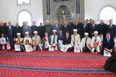 Aslanapa'da Genç Hatipler Minberde Hutbe Okuma Yarışması