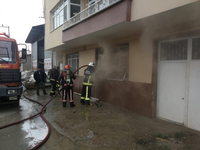 Bursa'da 3 Katlı Binada Yangın