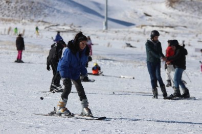 Erciyes'te Sezon Açıldı, Kayakseverler Akın Etti