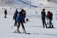 GÜVENLİK MÜDÜRÜ - Erciyes'te Sezon Açıldı, Kayakseverler Akın Etti
