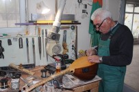 BAĞLAMA - Erzincan'da Saz Üstatları İçin 30 Yıldır Bağlama Üretiyor