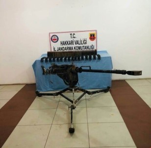 Hakkari Kırsalında Dokça Makineli Tüfek Ele Geçirildi
