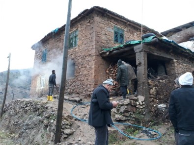 Sobadan Çıkan Yangın Hasara Yol Açtı