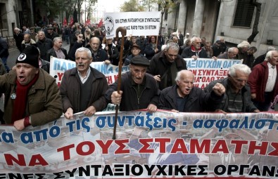 Yunanistan'da Emeklilerden Maaş Protestosu