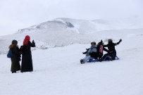 ÇUVAL YARIŞMASI - Zigana Dağında Kar Kalınlığı 80 Santimetreye Ulaştı