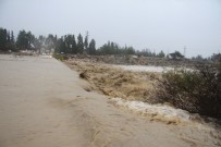 ŞİDDETLİ YAĞIŞ - Antalya'da Kuvvetli Yağış