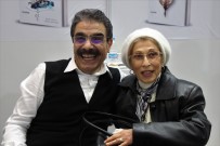 İLKOKUL ÖĞRETMENİ - Yazmayı Öğreten Öğretmenine Kitabını İmzaladı