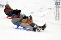 ÇUVAL YARIŞMASI - Zigana'da Kayak Sezonu Başladı