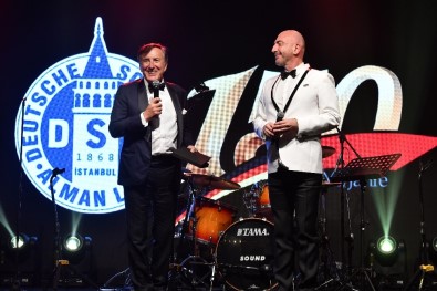 Alman Lisesi Mezunlarından Bülent Eczacıbaşı'na Sürpriz