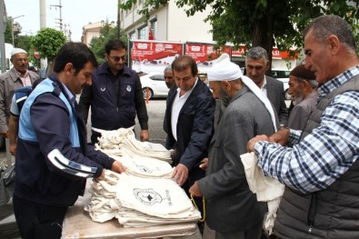 Bismil'de Vatandaşlara Bez Çanta Dağıtıldı