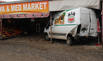 Diyarbakır'da Bir Transit Markete Daldı Açıklaması 2 Ağır Yaralı
