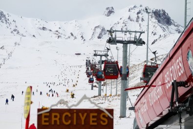 Erciyes'i Sezonun İlk Hafta Sonunda 30 Bin Kişi Ziyaret Etti