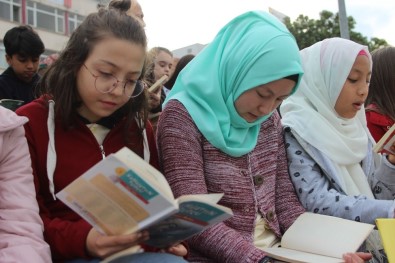 Türk Ve Mülteci Öğrenciler 'Okuma Kardeşliği' Projesiyle Bir Araya Geldi