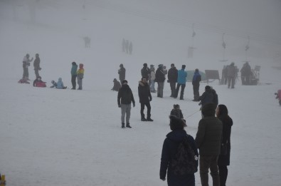 Uludağ'da Kayak Pistleri Sis Sebebiyle Boş Kaldı