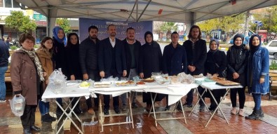 Ak Gençlerden Öğrencilere Sevgi Eli