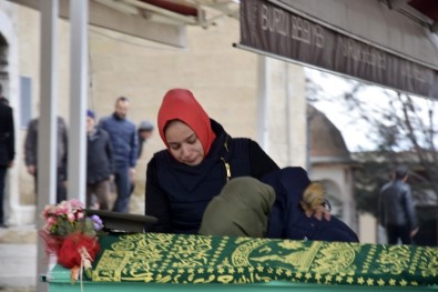 Eşini Ve Kızını Öldürüp İntihar Eden Adam Da Toprağa Verildi