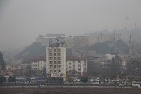 YAĞMURLU - Gaziantep'te Soğuk Ve Sisli Hava Hayatı Olumsuz Etkiliyor