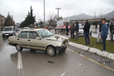 Isparta'da Trafik Kazası Açıklaması 1 Yaralı
