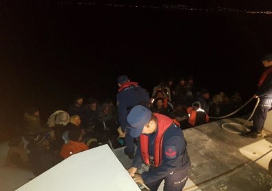 İzmir Dikili'de 87 Göçmen Yakalandı