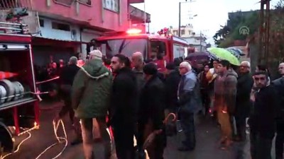 Adana'da Yatalak Kadın Yangında Yaralandı