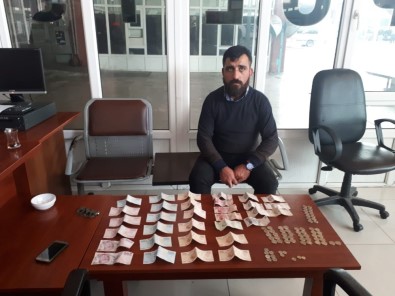 Dilencinin Üzerinden 2 Bin 141 TL Para Çıktı