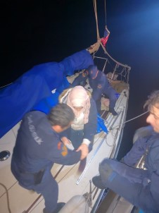 Fırtına Ve Yağmura Aldırmadan Kaçmaya Çalıştılar