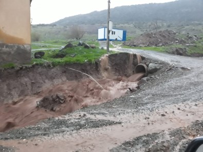 Kilis'te Sağanak Yağmur Sele Dönüştü