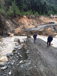 Mersin'de Yol Yarıldı, Menfez Köprü İkinci Kez Göçtü