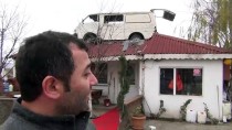 ÜMİT KAYA - Minibüsü Çatıda Görenler Şaşırıyor
