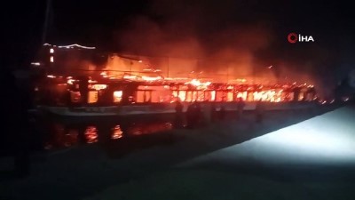 Nil Nehri'nde Gemi Alev Alev Yandı