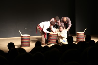 'Pırtlatan Bal' Çocuk Tiyatrosu Minik Seyircisi İle Buluştu
