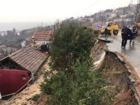 SARIYER BELEDİYESİ - Sarıyer'de Yol Ve İstinat Duvarı Çöktü, Yol Trafiğe Kapandı