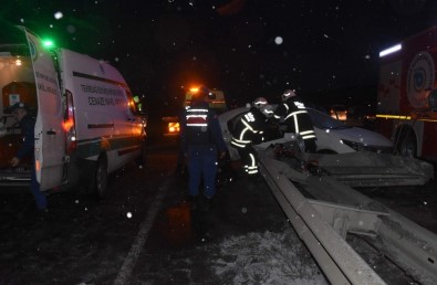 Tekirdağ'da Otomobil Bariyere Saplandı Açıklaması 1 Ölü, 1 Yaralı