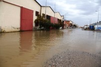 YAĞMURDAN SONRA - Yağış Sanayi Sitesini Göle Çevirdi