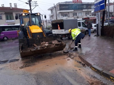 Yağışların Yükselttiği Dere Kenarındaki Okullarda Eğitime 1 Gün Ara Verildi