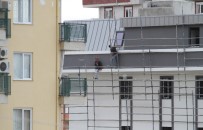 İNŞAAT İSKELESİ - 7 Katlı Binanın İskelesinde Ölüme Meydan Okuyan Çalışma Sistemi