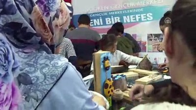 Atık Malzemeler İşitme Engellilerin Elinde Hayat Buluyor