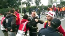 VODAFONE - Galatasaraylı Taraftarlar Vodafone Park'a Doğru Harekete Geçti