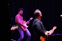 GECE YOLCULARı - Gece Yolcuları'ndan muhteşem konser