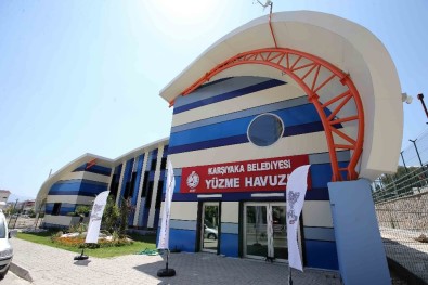 Karşıyaka'nın Yüzme Havuzu Çok Sevildi