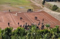 OSMAN KAYA - Vatandaşlar 5 Yıldızlı Otelin Tesislerini Yıktı