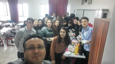 Burhaniye Atatürk MTAL'de Sağlıklı Yerli Malı Kutlaması
